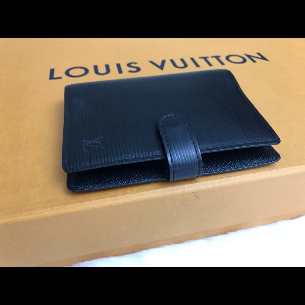 Louis Vuitton - Picture 6 of 17